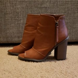 Cute open toed booties Size 6